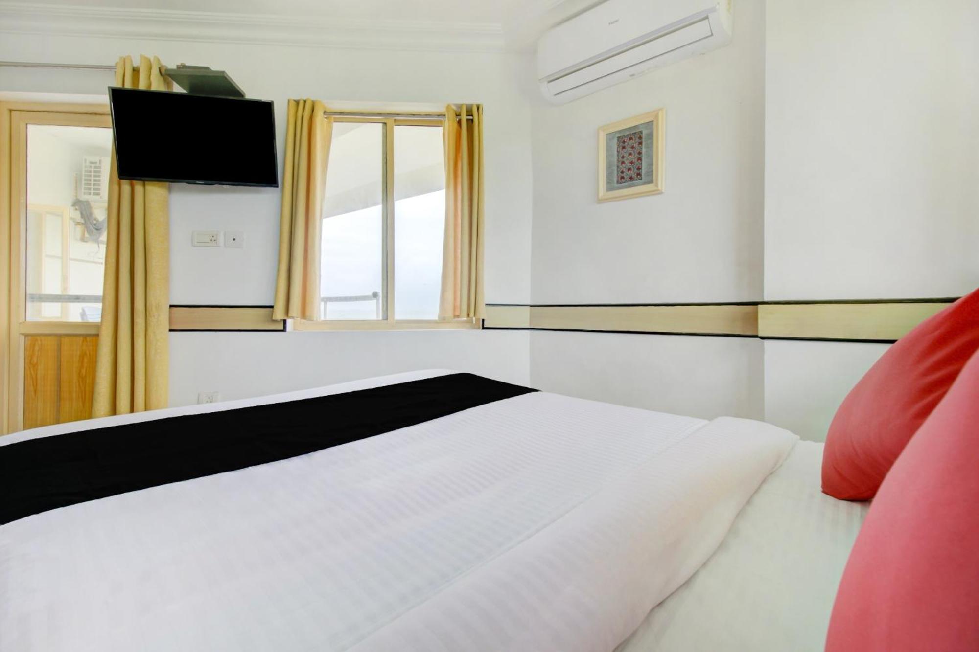 Collection O 75308 Floatel International Beach Resort Kannur Exterior photo