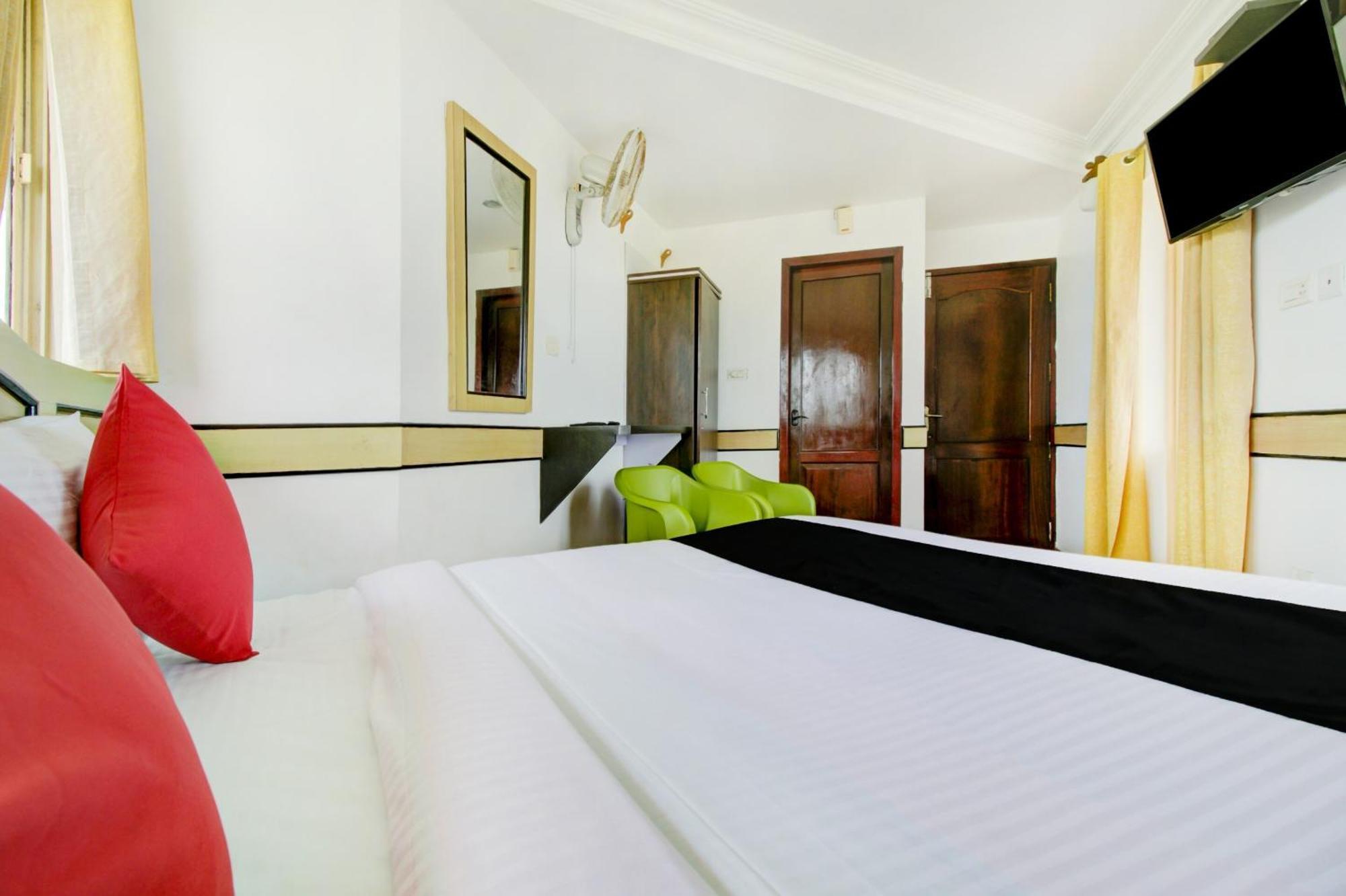 Collection O 75308 Floatel International Beach Resort Kannur Exterior photo