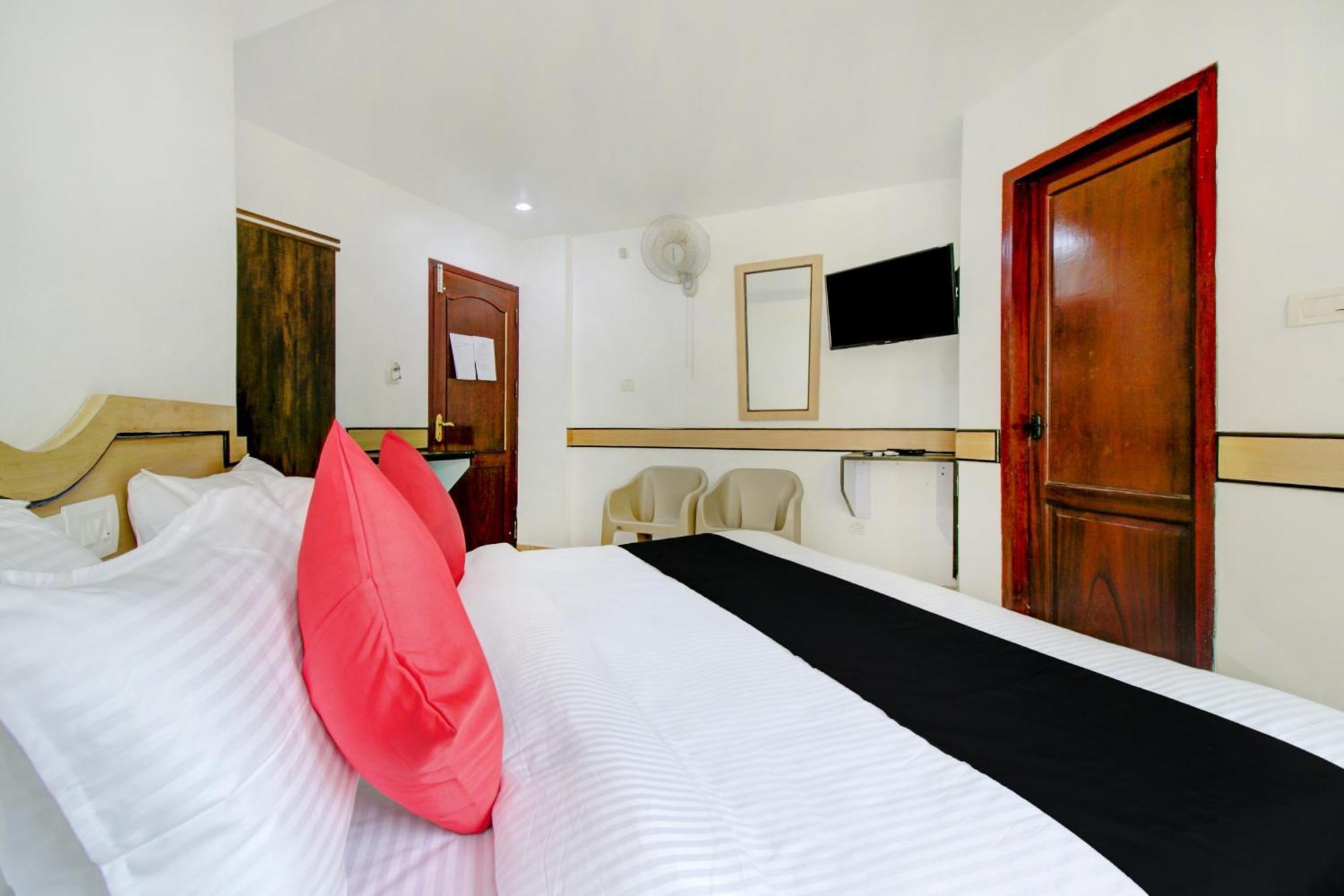 Collection O 75308 Floatel International Beach Resort Kannur Exterior photo