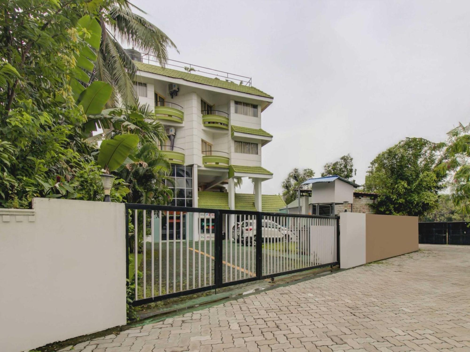 Collection O 75308 Floatel International Beach Resort Kannur Exterior photo